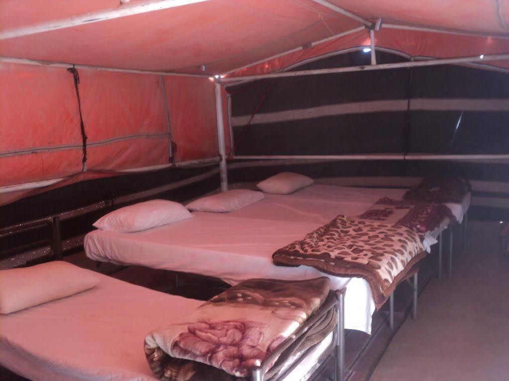 Salman Zwaidh Camp Hotel Вади Рум Екстериор снимка